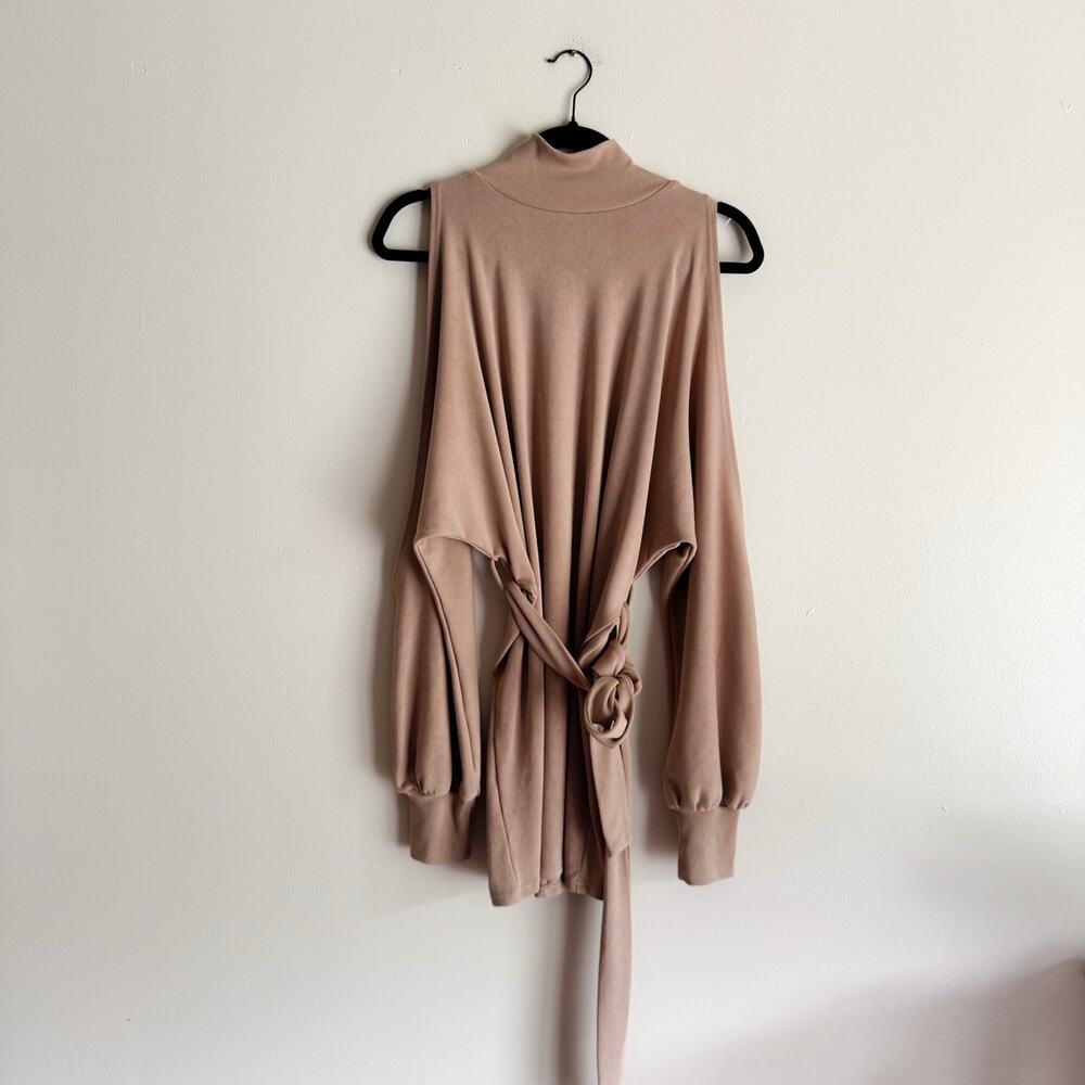 Lovers and Friends Tan Brown Gloria Open Shoulder Mock Neck Mini Dress Small - Picture 9 of 10